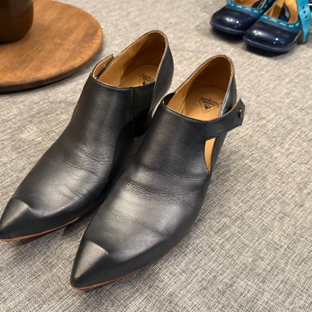 John Fluevog Black Curved Heel Shoes - Picture 5 of 7
